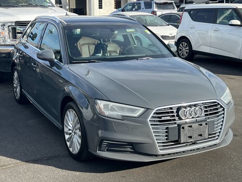 Used 2018 Audi A3 e-tron Premium Plus w/ Technology Package FWD image 2