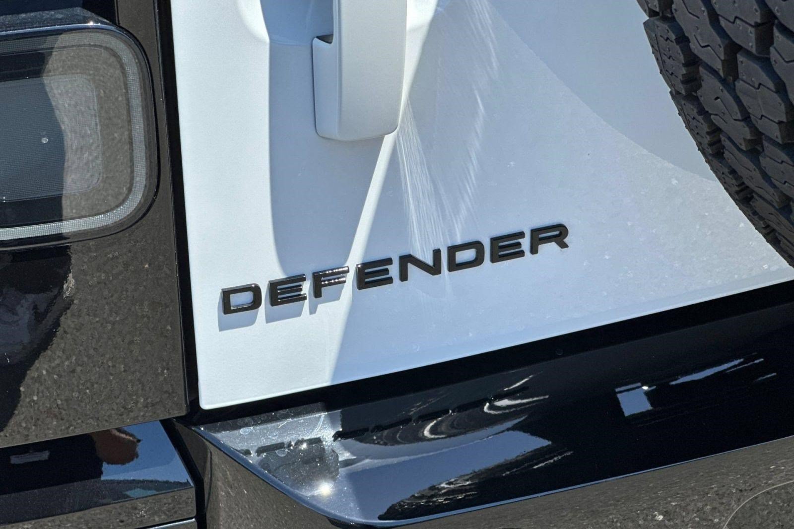 New 2026 Land Rover Defender 110 X-Dynamic SE AWD/4WD image 27
