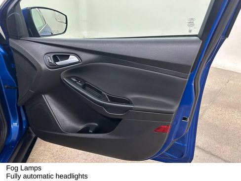 Used 2018 Ford Focus SE w/ SE Appearance Package FWD image 21