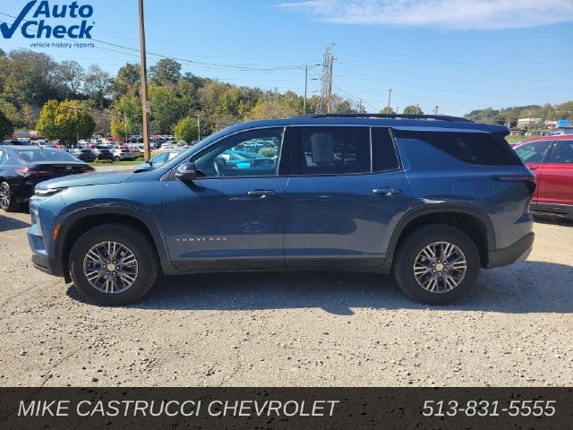 Used 2025 Chevrolet Traverse LT w/ Driver Confidence Package FWD image 2