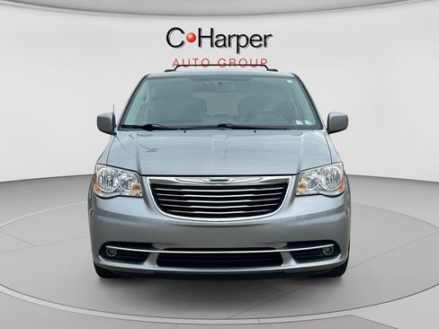 Used 2015 Chrysler Town & Country Touring w/ Driver Convenience Group FWD image 8
