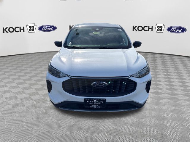 Used 2025 Ford Escape Active AWD/4WD image 2