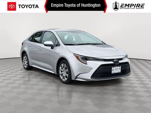 Used 2025 Toyota Corolla LE FWD image 1
