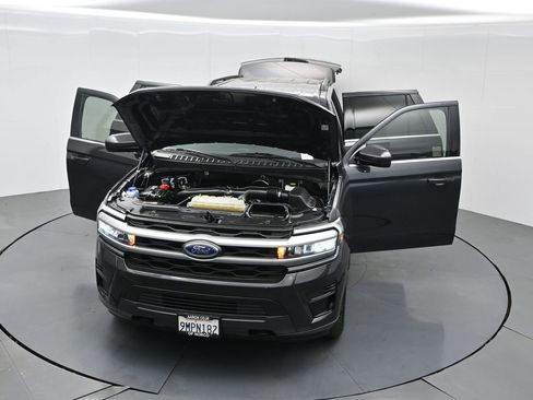 Used 2024 Ford Expedition XLT image 38