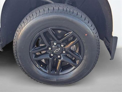 Used 2021 Chevrolet Silverado 1500 LT Trail Boss w/ Convenience Package II image 24