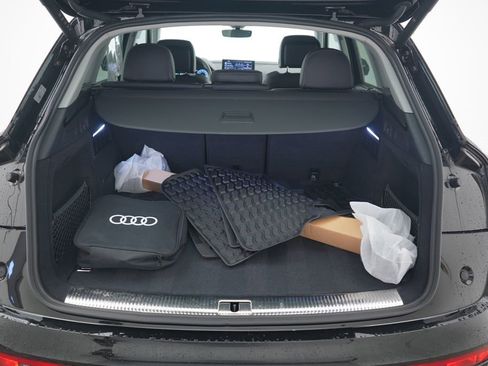 Used 2025 Audi Q5 e Premium Plus w/ Premium Plus Package image 12