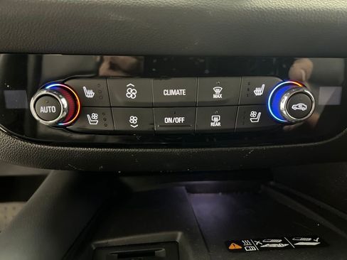 Used 2024 Buick Enclave Premium image 50