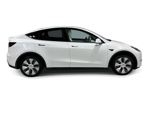 Certified 2021 Tesla Model Y Long Range AWD/4WD image 7