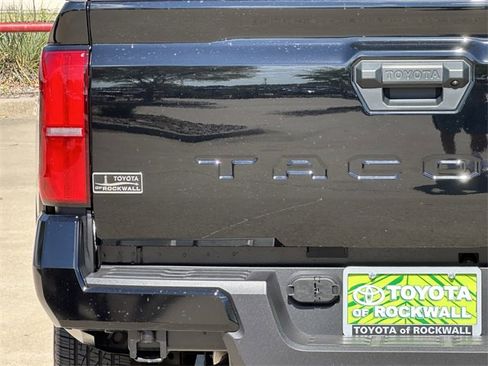 Used 2025 Toyota Tacoma SR5 image 5