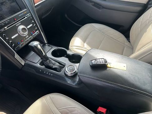 Used 2018 Ford Explorer Platinum image 18