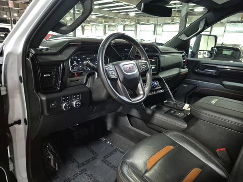 Used 2024 GMC Sierra 2500 AT4 w/ AT4 Preferred Package image 11