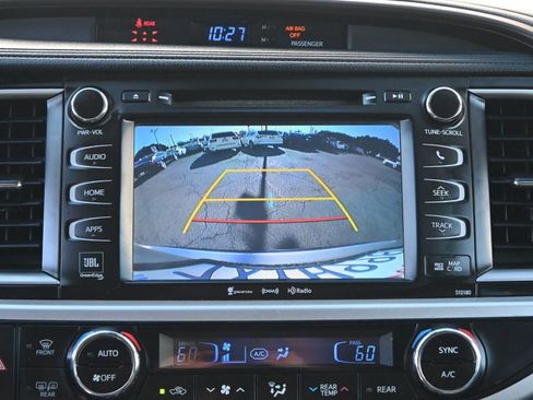 Used 2017 Toyota Highlander Limited image 11