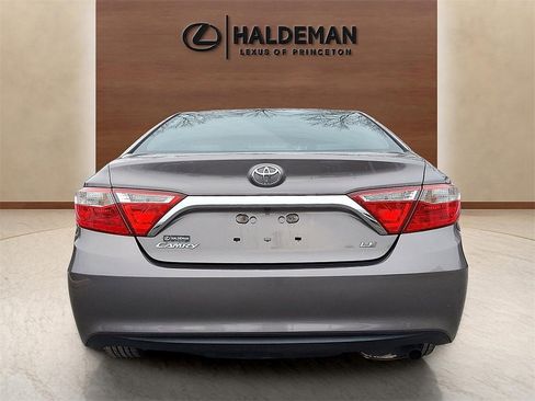Used 2015 Toyota Camry LE image 5