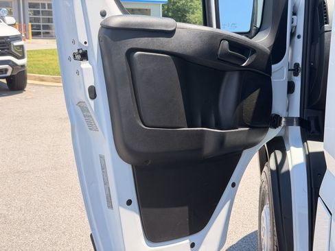 Used 2025 RAM ProMaster 2500 w/ U-Haul Equipment Group FWD image 27