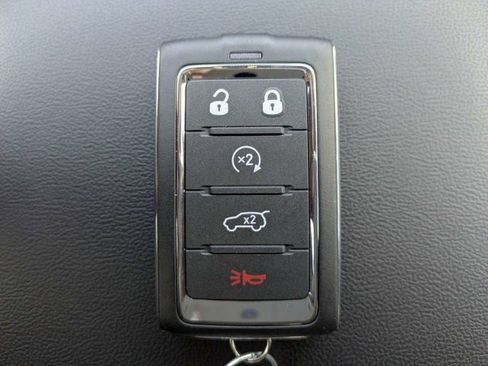New 2026 Jeep Grand Cherokee L Limited w/ Luxury Tech Group II AWD/4WD image 33