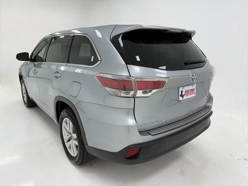 Used 2015 Toyota Highlander LE image 38