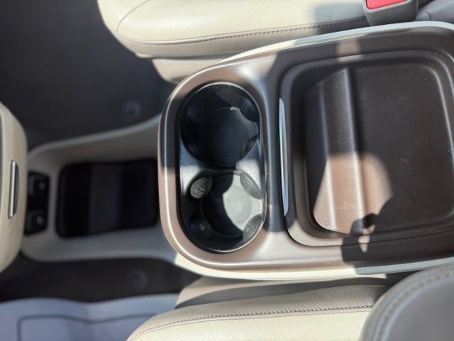 Used 2017 Chrysler Pacifica Touring-L FWD image 13