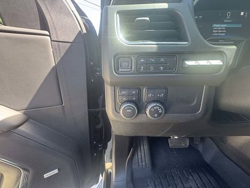 Used 2023 Chevrolet Suburban High Country AWD/4WD image 17