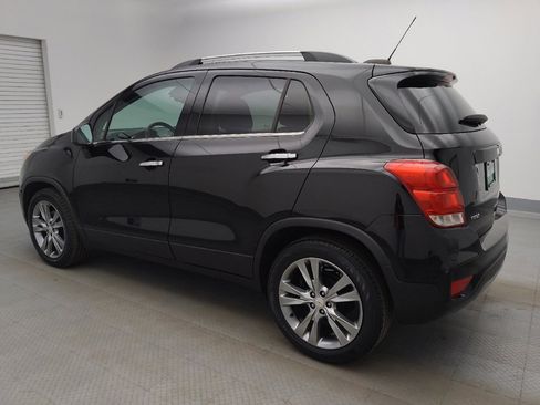Used 2020 Chevrolet Trax LT w/ Sun & Sound Package FWD image 3