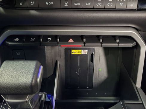 Used 2024 Toyota Tundra Platinum image 18