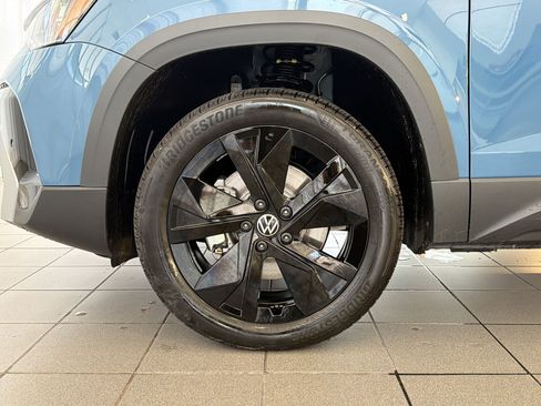 New 2026 Volkswagen Taos SE FWD image 13