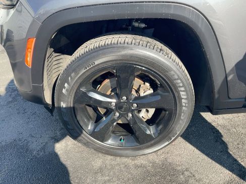 Used 2022 Jeep Grand Cherokee Altitude image 24