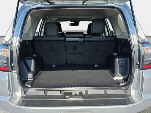 Used 2022 Toyota 4Runner SR5 Premium w/ Moonroof Package RWD image 12