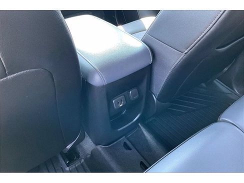 Used 2021 Chevrolet Colorado Z71 AWD/4WD image 11