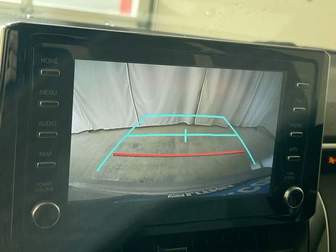 Used 2020 Toyota Corolla LE FWD image 17