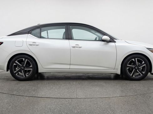 Used 2025 Nissan Sentra SV FWD image 11