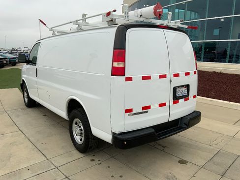 Used 2018 Chevrolet Express 2500 image 7