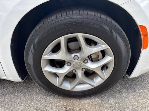 Used 2019 Chrysler Pacifica Touring-L Plus w/ Tire & Wheel Group FWD image 8