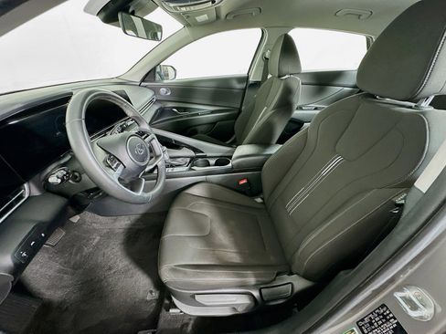 Used 2023 Hyundai Elantra SEL w/ Convenience Package FWD image 13