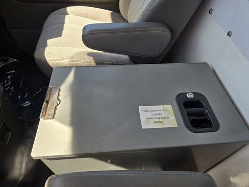 Used 2011 Chevrolet Express 1500 AWD image 18