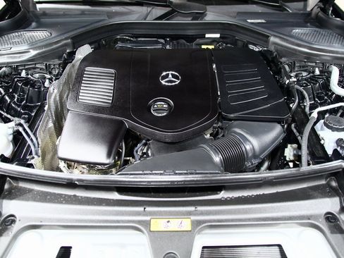 Used 2025 Mercedes-Benz GLC 300 4MATIC image 30