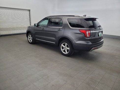 Used 2017 Ford Explorer XLT AWD/4WD image 3