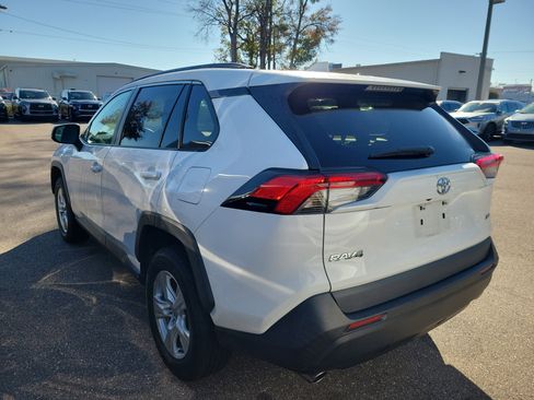 Used 2020 Toyota RAV4 XLE image 4