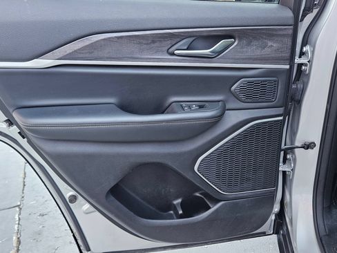Used 2022 Jeep Grand Cherokee Limited RWD image 22