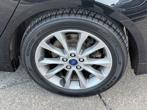 Certified 2017 Ford Fusion SE w/ Fusion SE Technology Package image 5