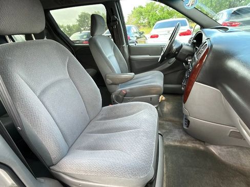 Used 2004 Chrysler Town & Country Touring FWD image 35