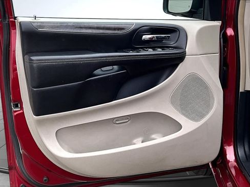 Used 2012 Chrysler Town & Country Touring w/ Entertainment Group #1 FWD image 28