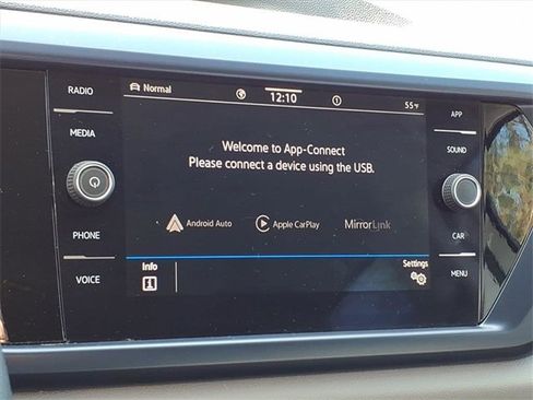 Used 2022 Volkswagen Taos SE image 16