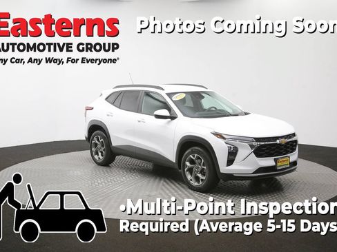 Used 2025 Chevrolet Trax LT FWD image 49