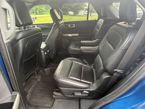 Used 2020 Ford Explorer XLT w/ Equipment Group 202A AWD/4WD image 46
