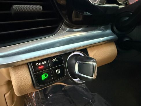 Used 2018 Porsche Panamera 4S image 28