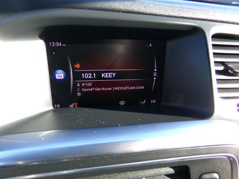 Used 2018 Volvo V60 T5 Cross Country w/ Convenience Package image 19