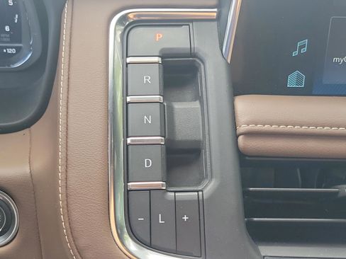 Used 2022 Chevrolet Tahoe High Country w/ LPO, Illumination Package image 17