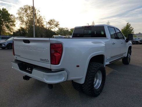 Used 2024 Chevrolet Silverado 3500 High Country w/ High Country Premium Package image 4
