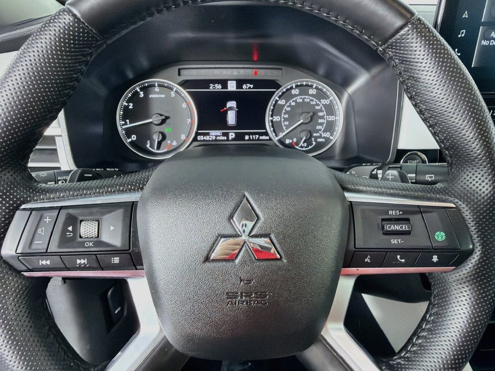 Used 2025 Mitsubishi Outlander SE FWD image 16
