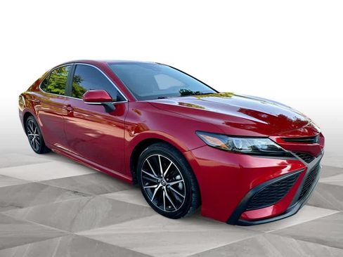 Used 2023 Toyota Camry SE FWD image 2